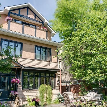 Calgary Westways Guest House Екстериор снимка