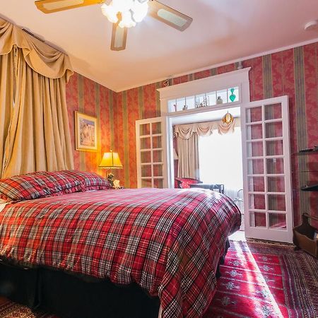 Calgary Westways Guest House Екстериор снимка
