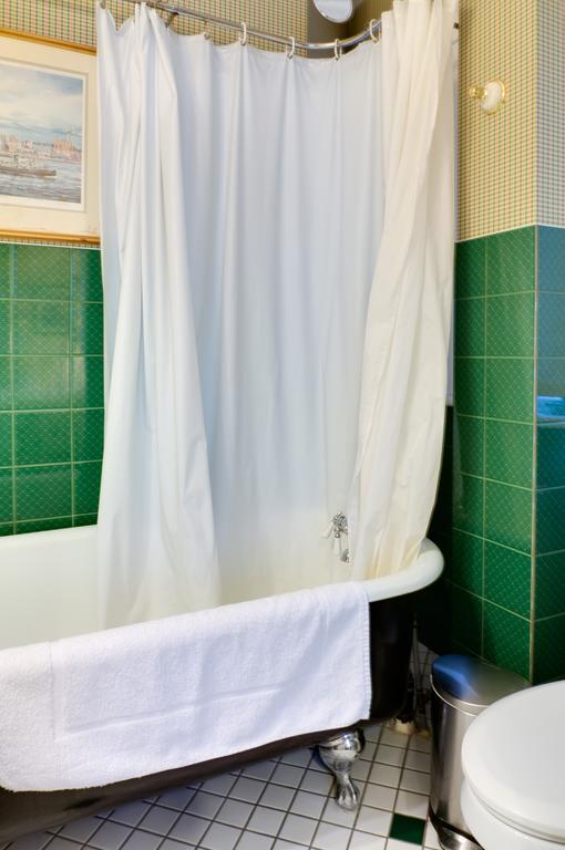 Calgary Westways Guest House Стая снимка