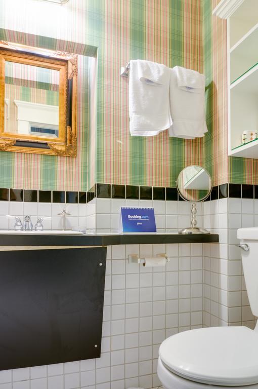 Calgary Westways Guest House Стая снимка