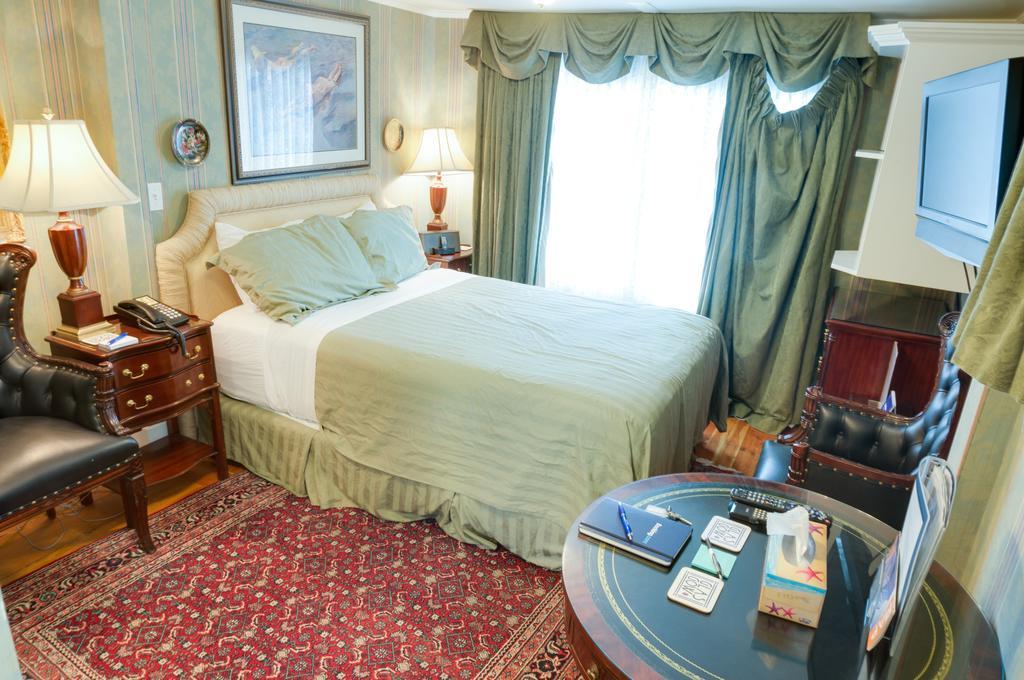 Calgary Westways Guest House Стая снимка