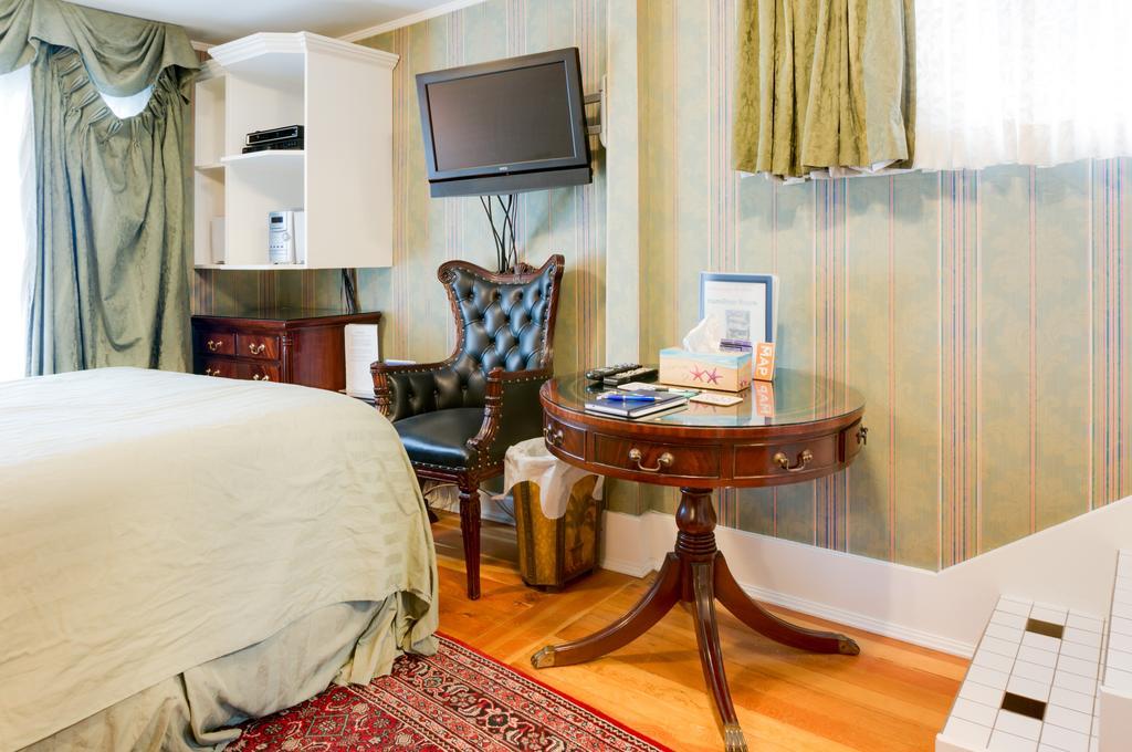 Calgary Westways Guest House Стая снимка