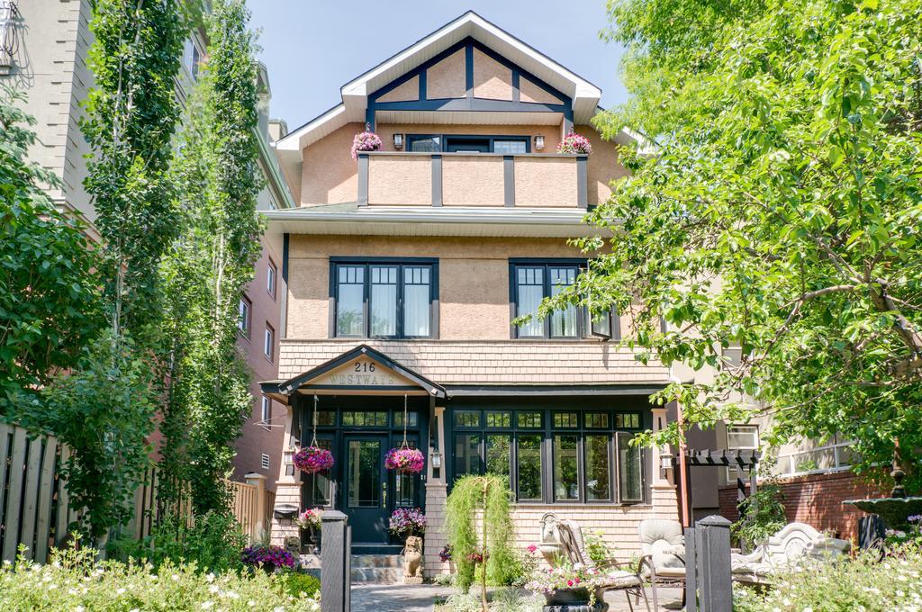 Calgary Westways Guest House Екстериор снимка