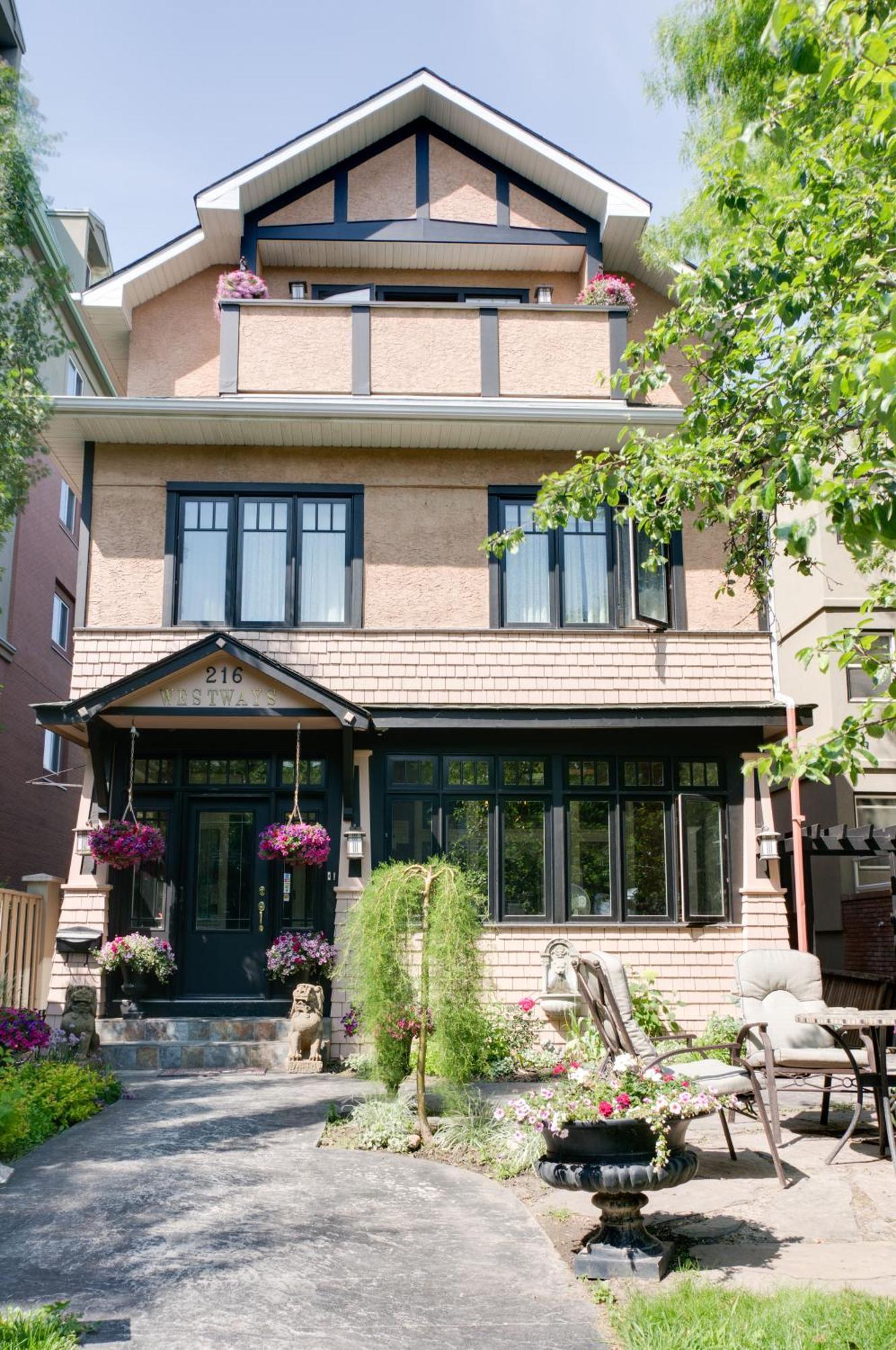 Calgary Westways Guest House Екстериор снимка