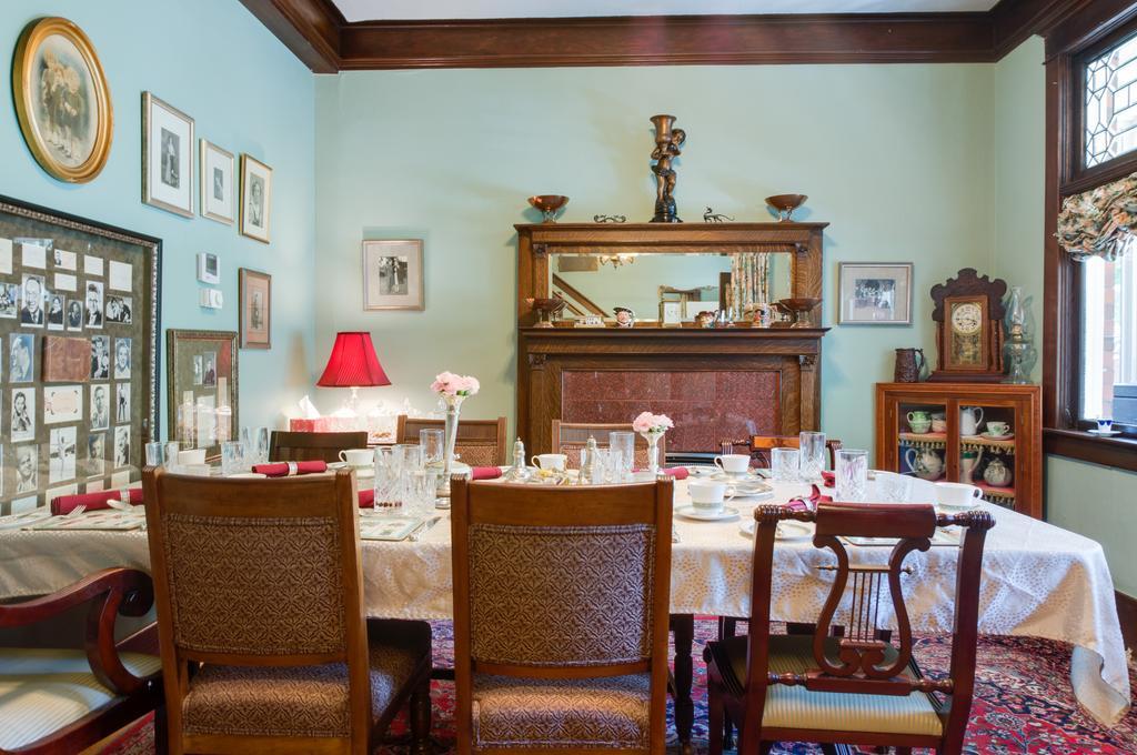Calgary Westways Guest House Екстериор снимка