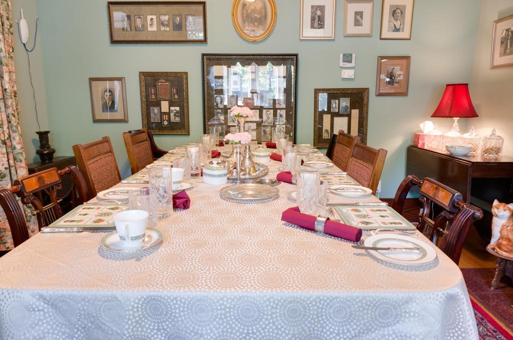 Calgary Westways Guest House Екстериор снимка