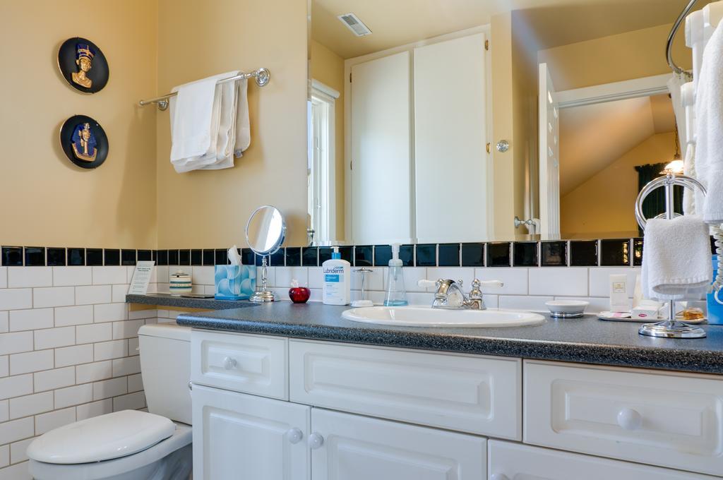 Calgary Westways Guest House Екстериор снимка