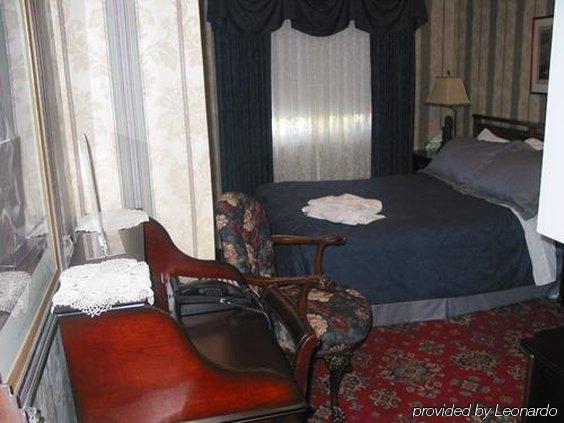 Calgary Westways Guest House Стая снимка