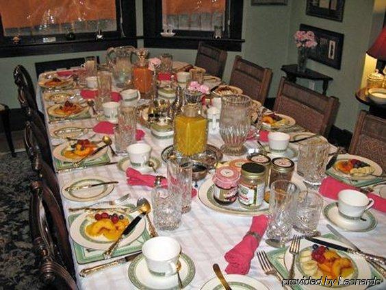 Calgary Westways Guest House Ресторант снимка