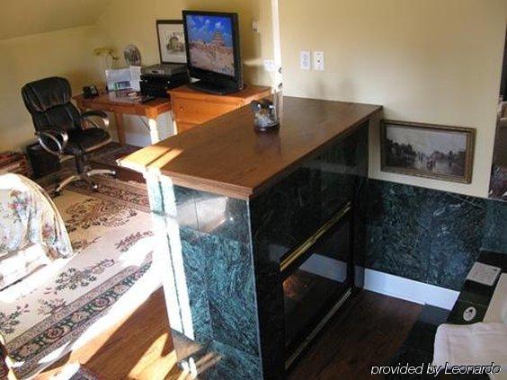 Calgary Westways Guest House Стая снимка