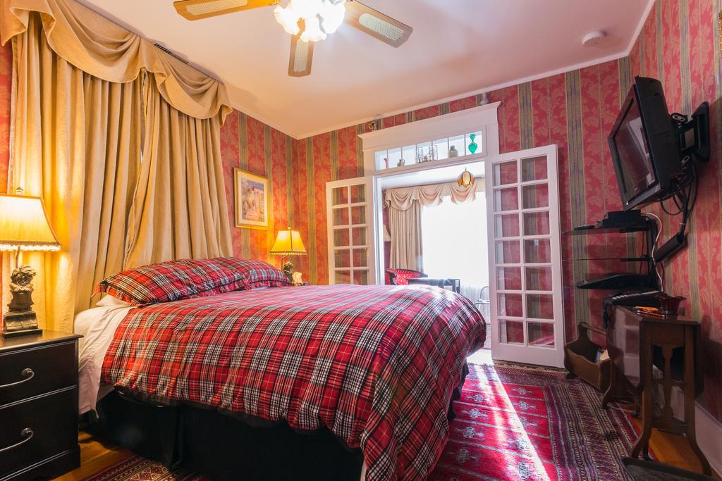 Calgary Westways Guest House Екстериор снимка