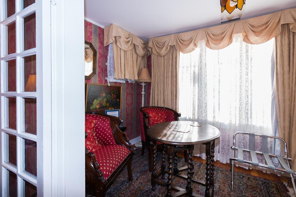 Calgary Westways Guest House Екстериор снимка