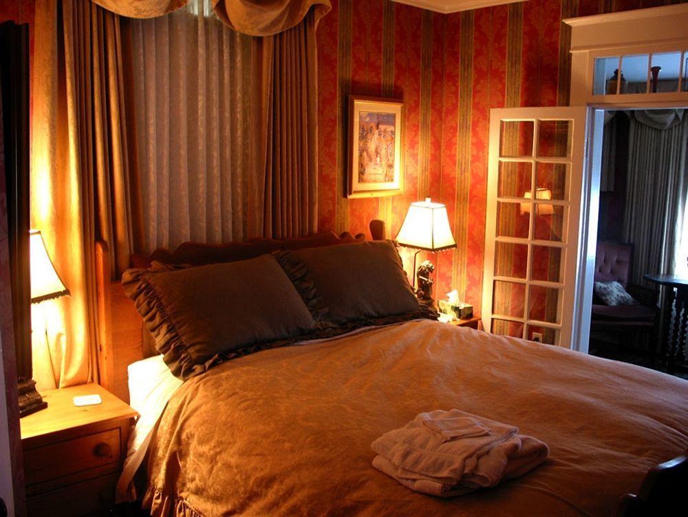 Calgary Westways Guest House Екстериор снимка