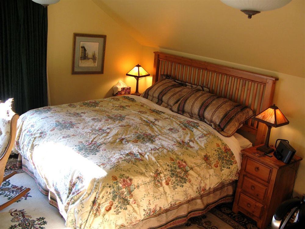 Calgary Westways Guest House Екстериор снимка