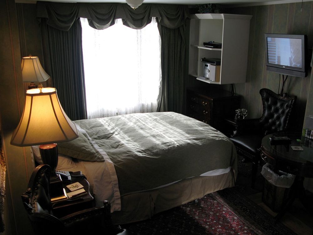 Calgary Westways Guest House Екстериор снимка