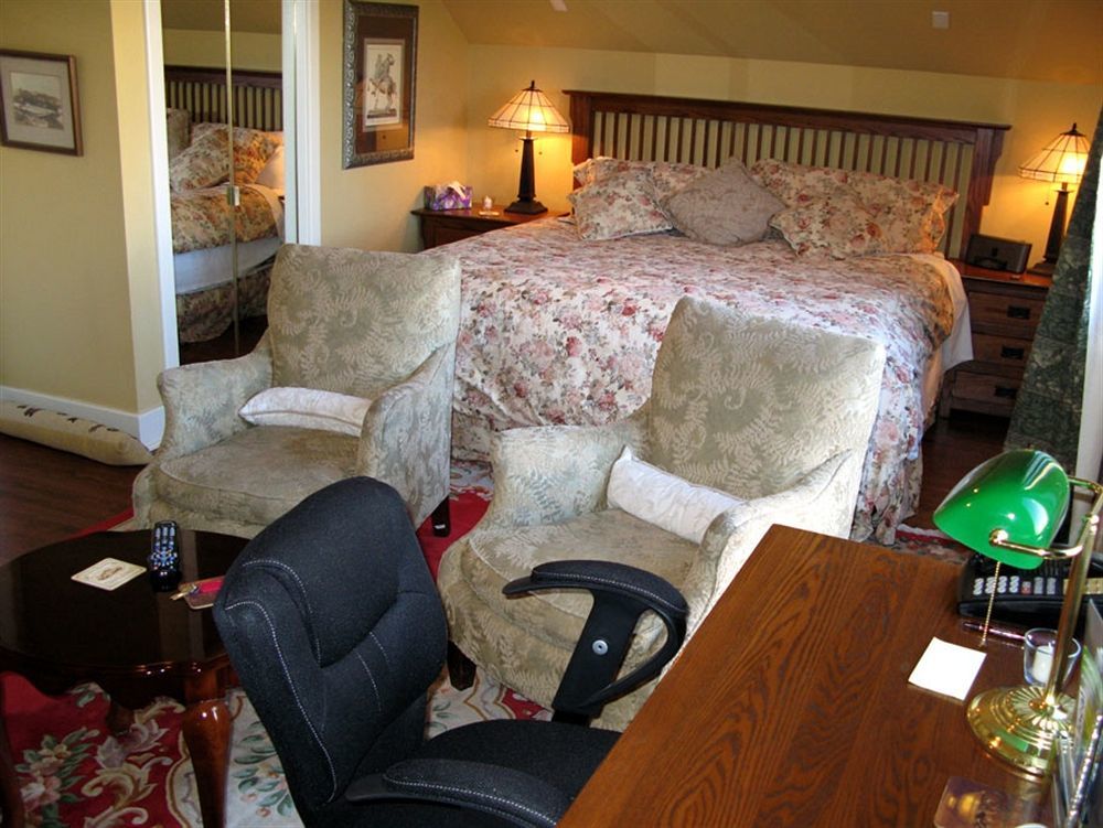 Calgary Westways Guest House Екстериор снимка