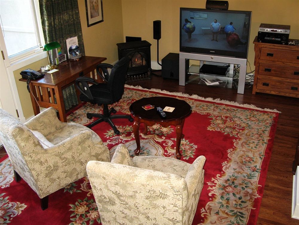 Calgary Westways Guest House Екстериор снимка
