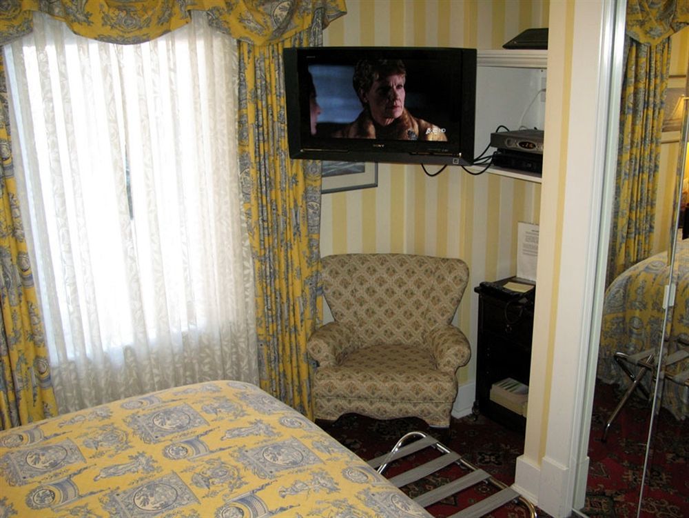 Calgary Westways Guest House Екстериор снимка