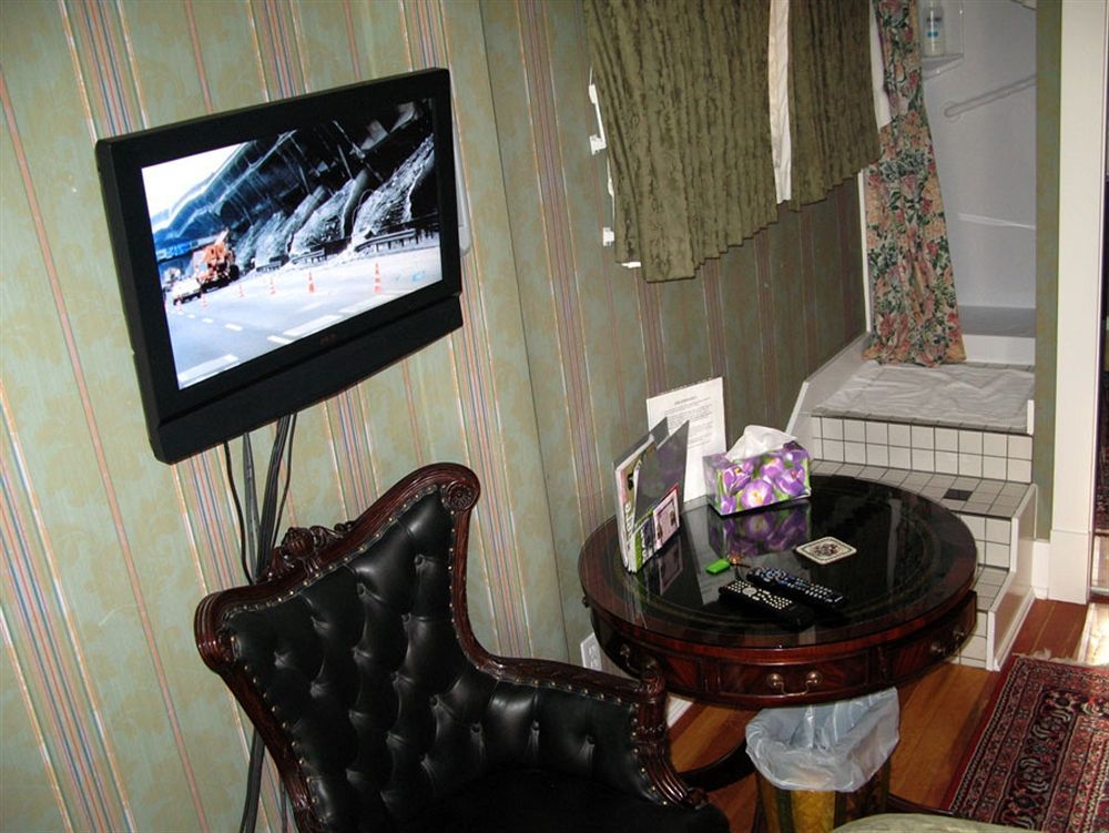 Calgary Westways Guest House Екстериор снимка