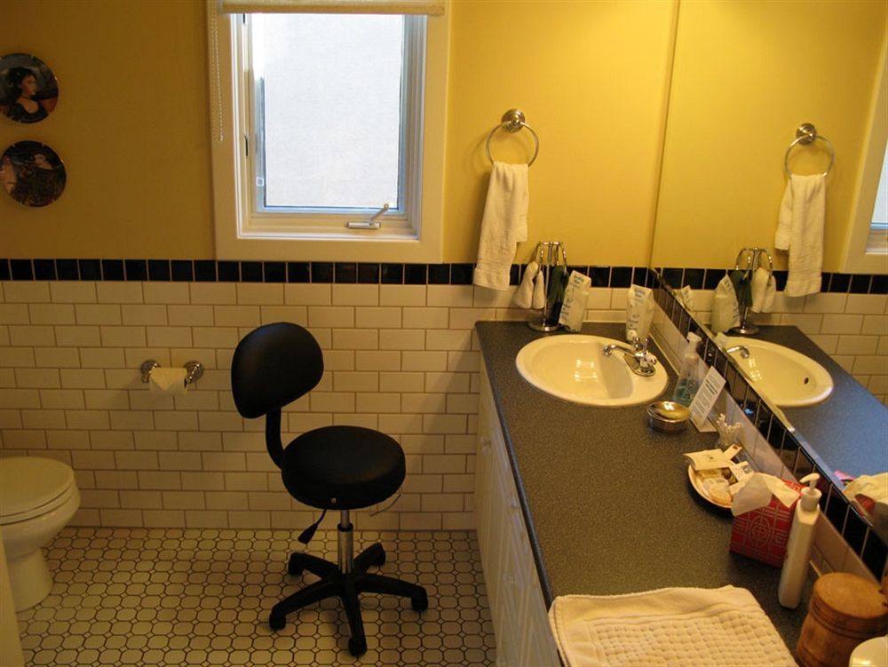 Calgary Westways Guest House Екстериор снимка