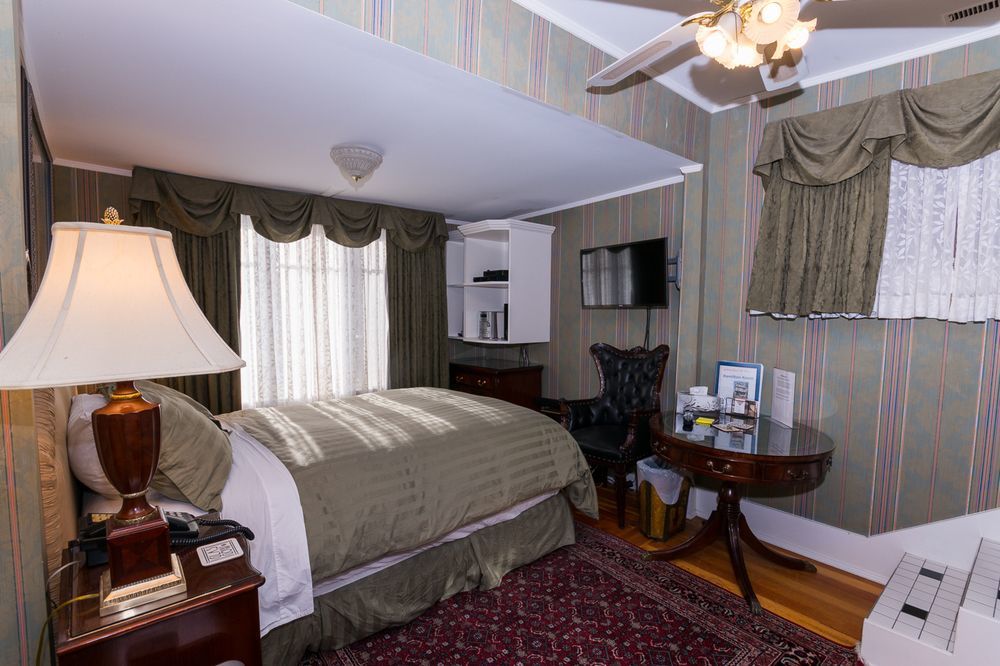 Calgary Westways Guest House Екстериор снимка