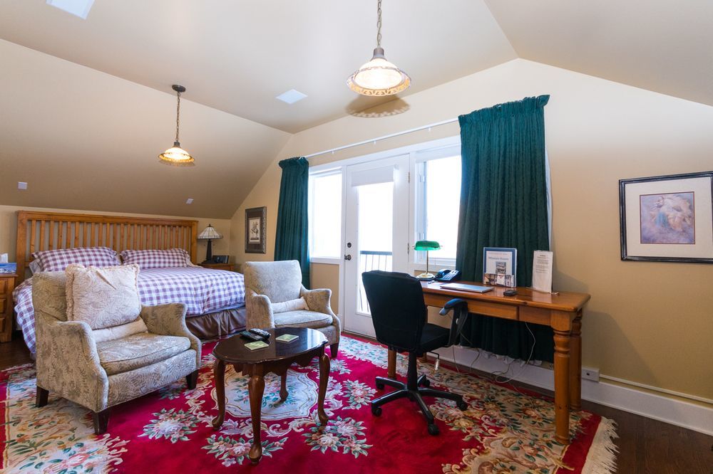 Calgary Westways Guest House Екстериор снимка