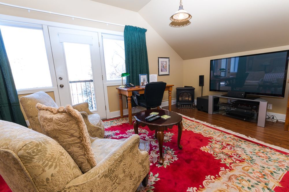 Calgary Westways Guest House Екстериор снимка