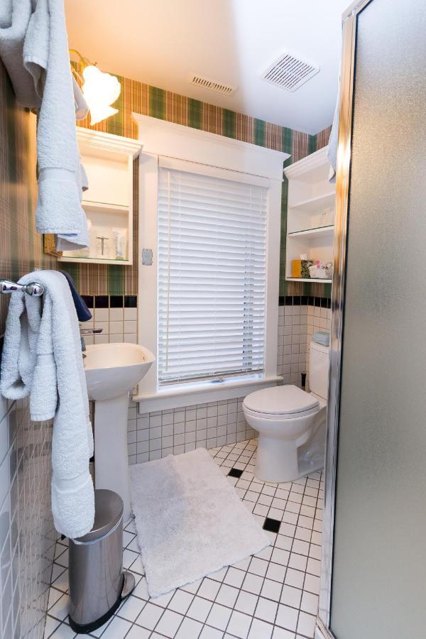 Calgary Westways Guest House Екстериор снимка